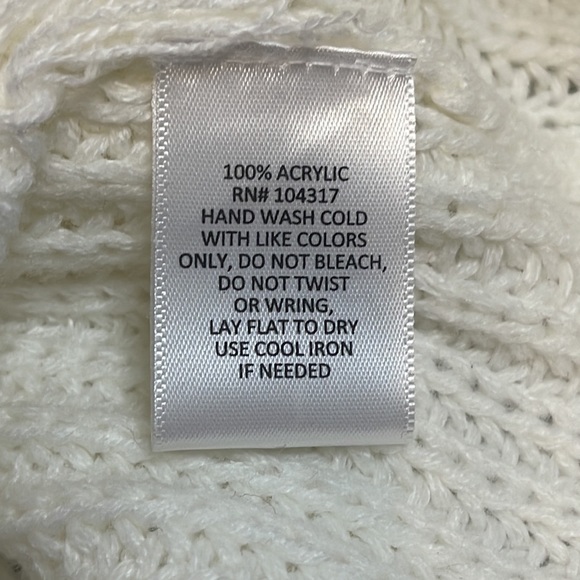 NWT Derek heart distressed sweater, cream 🫶🏻 - Picture 5 of 6